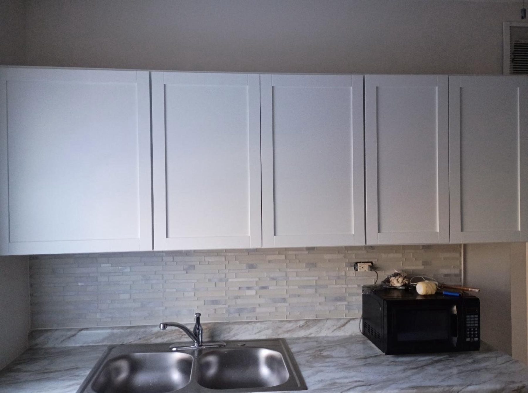 Feature wall with modern trim design